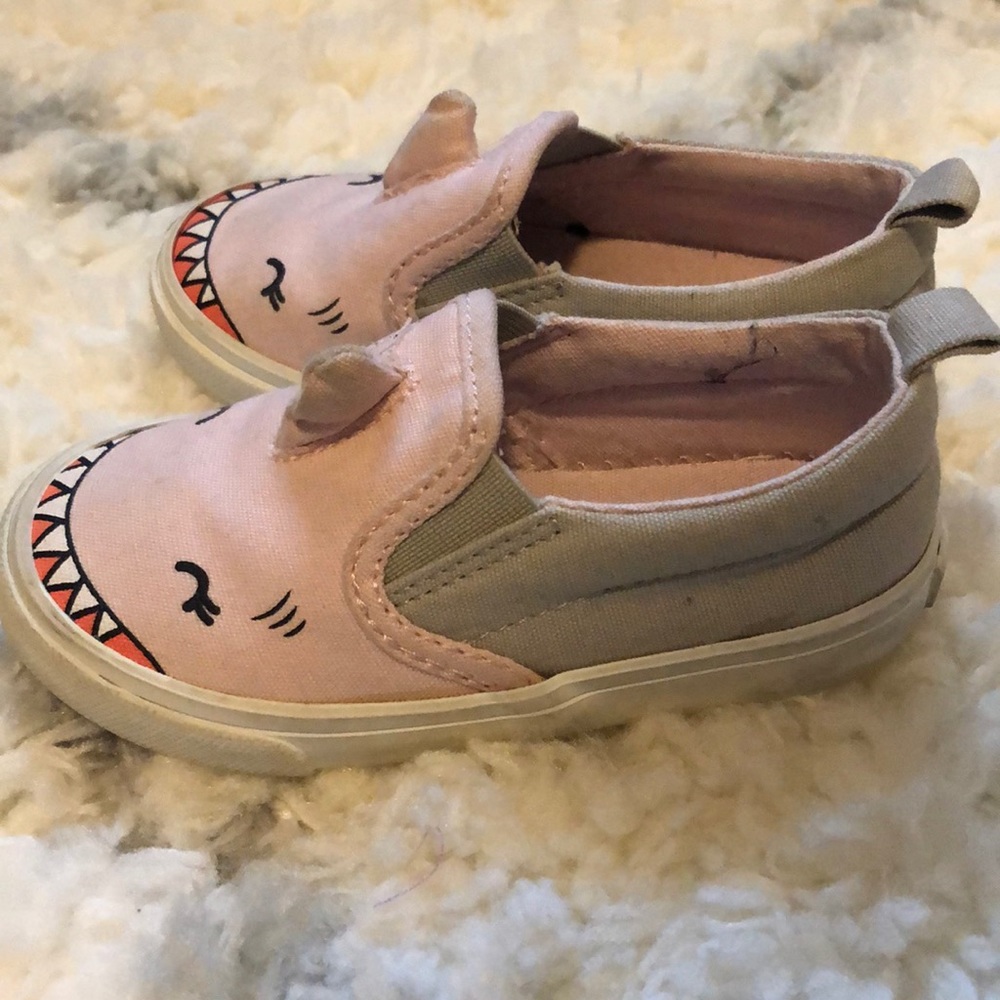 SHARK Shoes